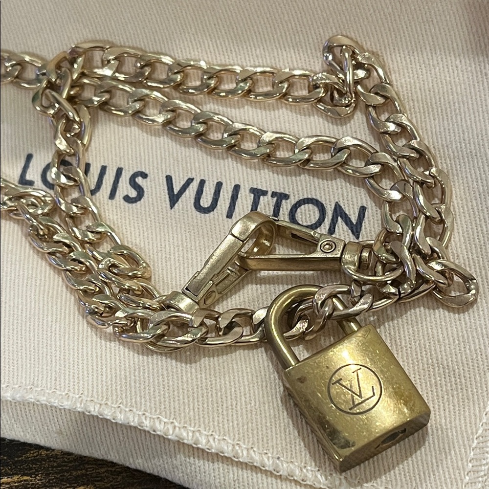 Louis Vuitton Gold Padlock Charm Chain Necklace - Picture 4 of 4